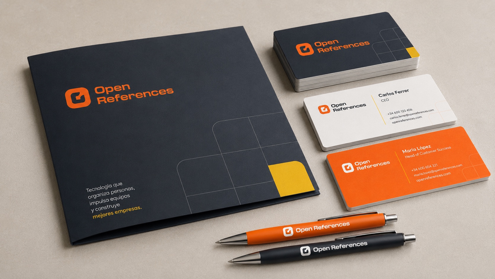 Papelería corporativa y tarjetas de visita de Open References.